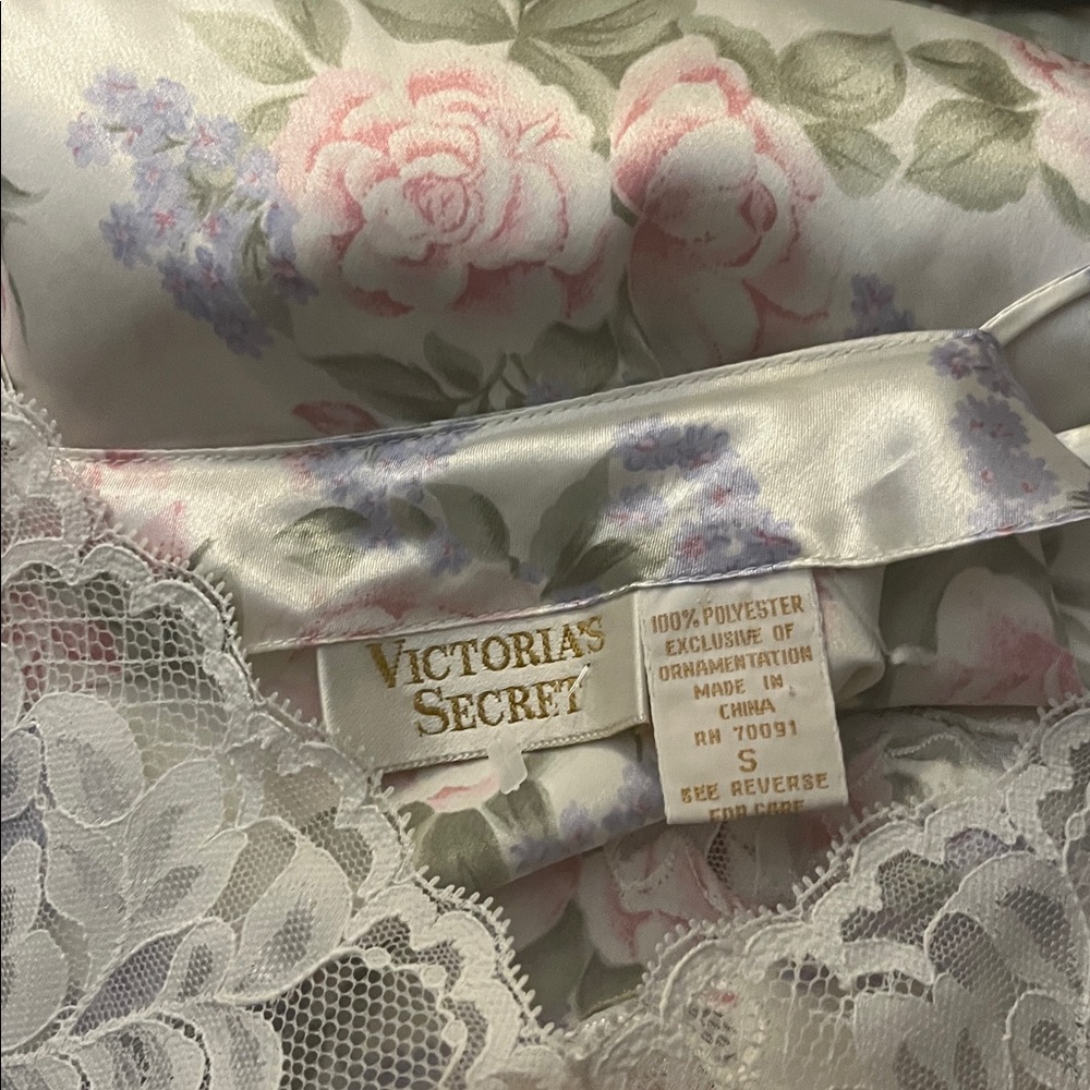 Victoria's Secret Floral Lace Chemise in Cream and Pink - Picture 9 of 10